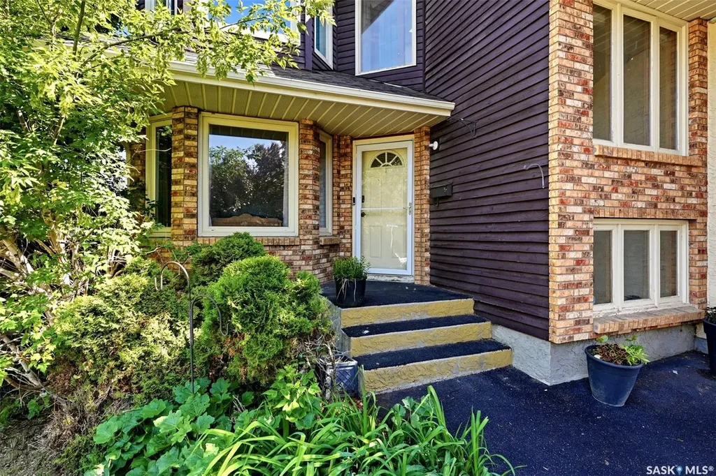 6703 Maplecrest Place Regina SK S4X 3Z1