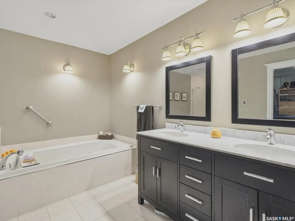 442 Anglin Court Saskatoon SK S7J 5G1