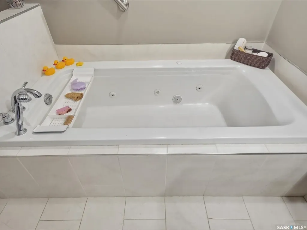 442 Anglin Court Saskatoon SK S7J 5G1