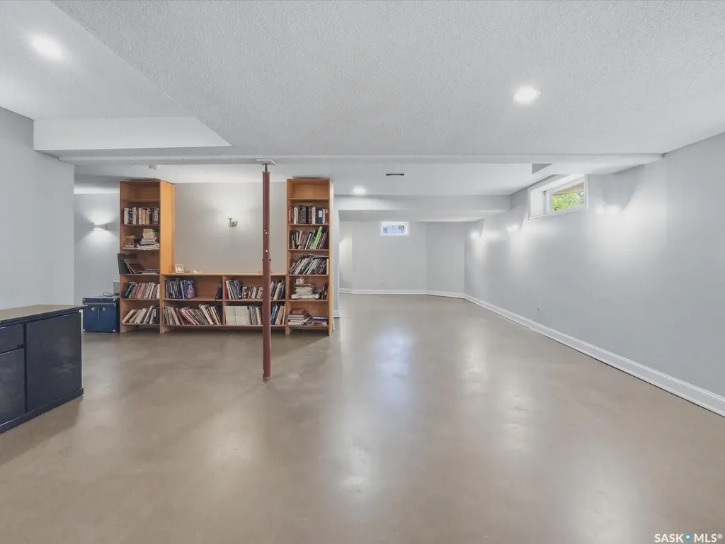 442 Anglin Court Saskatoon SK S7J 5G1