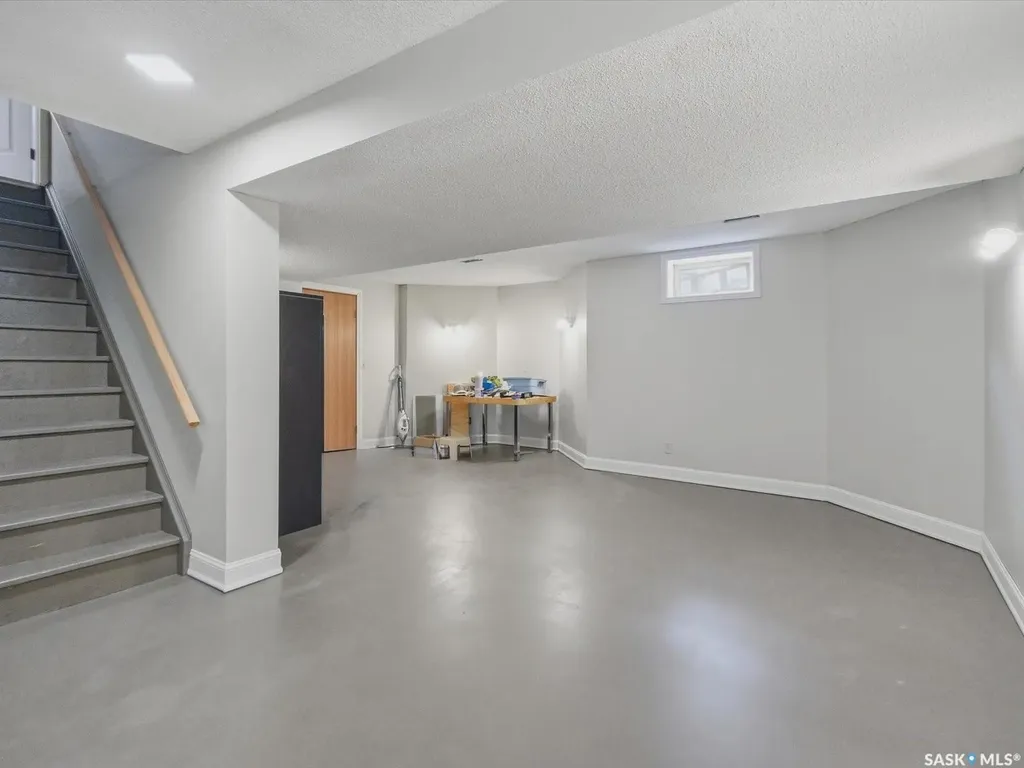 442 Anglin Court Saskatoon SK S7J 5G1