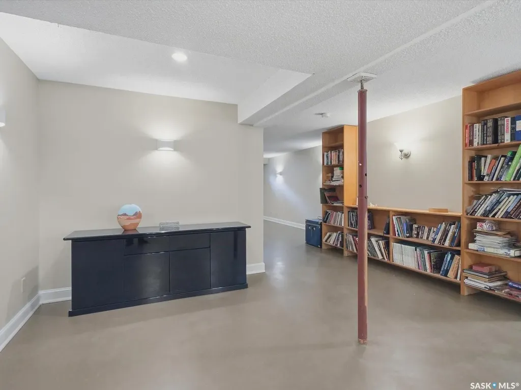 442 Anglin Court Saskatoon SK S7J 5G1