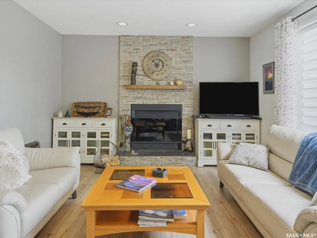 442 Anglin Court Saskatoon SK S7J 5G1