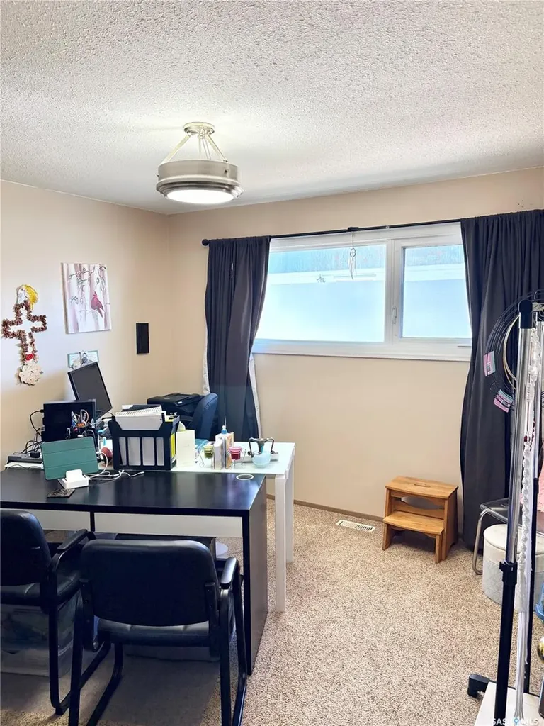 63 Clarewood Crescent Yorkton SK S3N 2V8