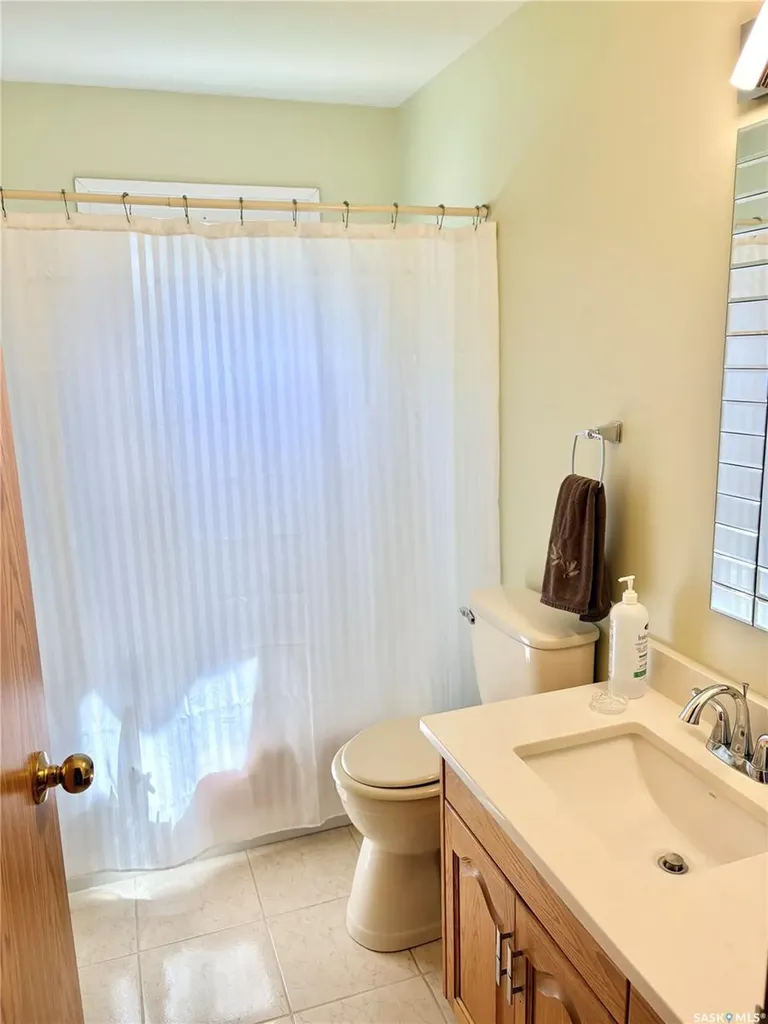 63 Clarewood Crescent Yorkton SK S3N 2V8