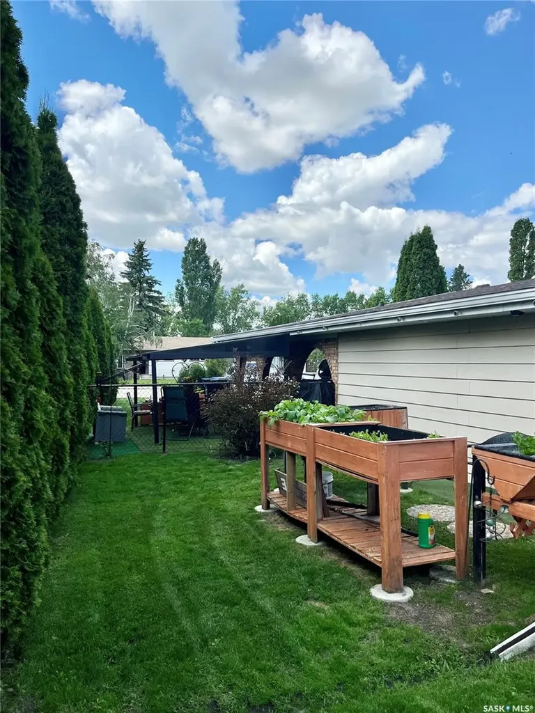 63 Clarewood Crescent Yorkton SK S3N 2V8