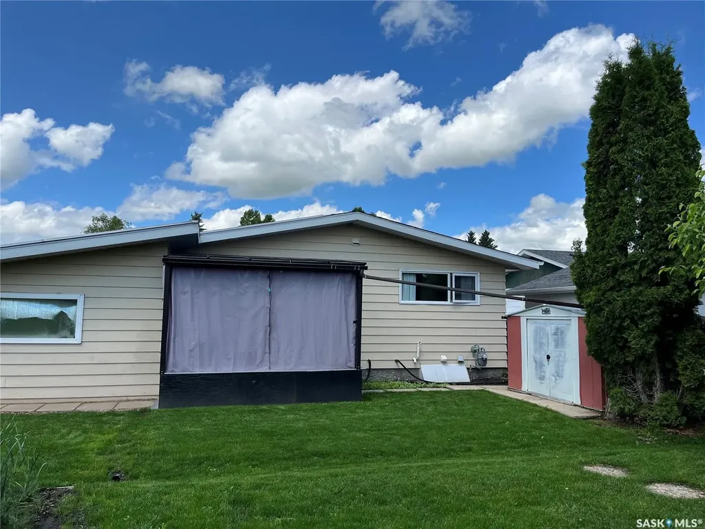 63 Clarewood Crescent Yorkton SK S3N 2V8