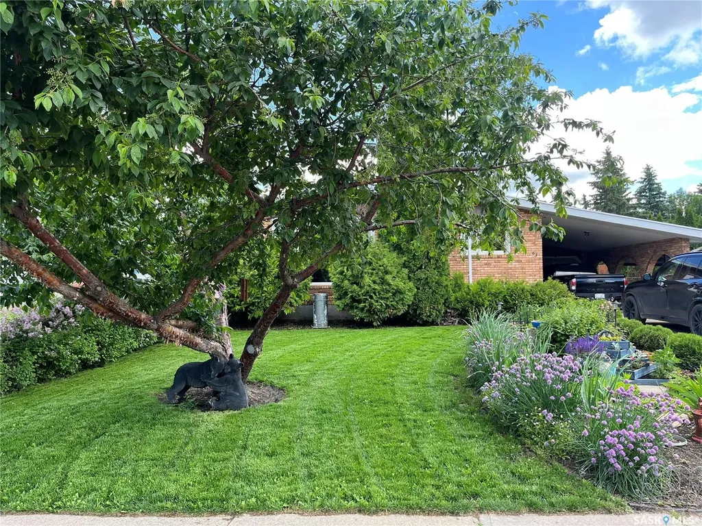 63 Clarewood Crescent Yorkton SK S3N 2V8