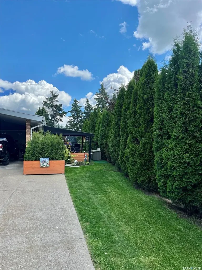63 Clarewood Crescent Yorkton SK S3N 2V8