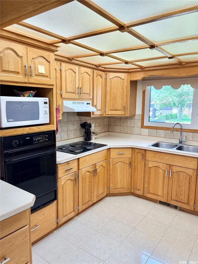63 Clarewood Crescent Yorkton SK S3N 2V8