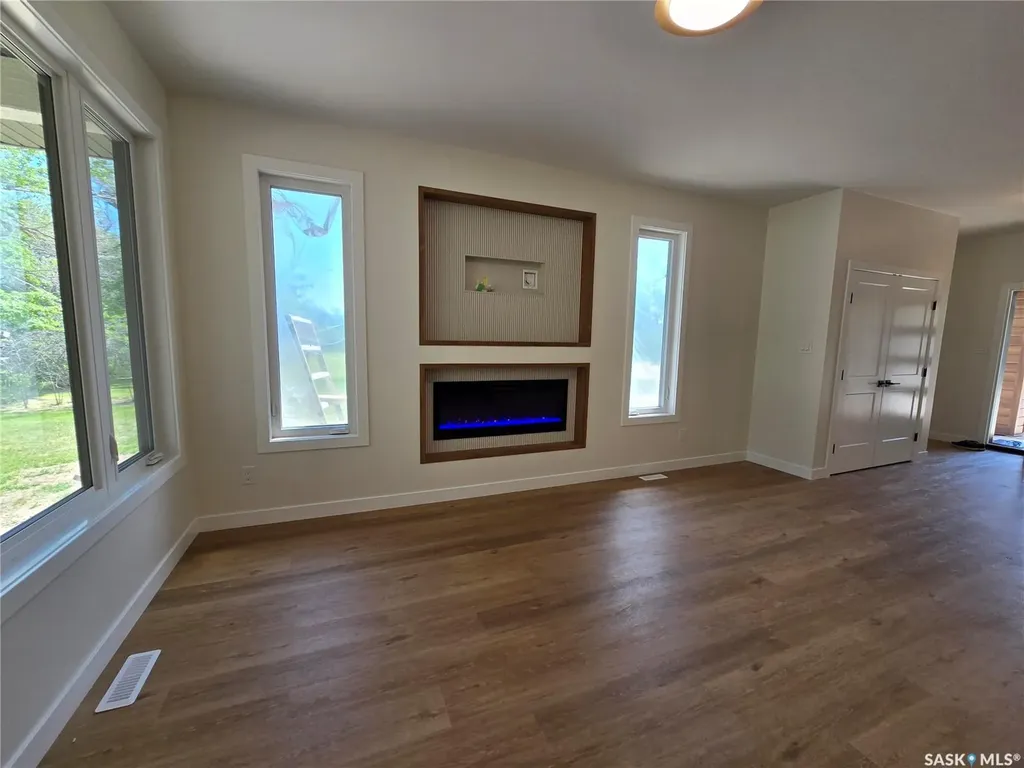 44 Kenney Crescent Weyburn SK S4H 1L3