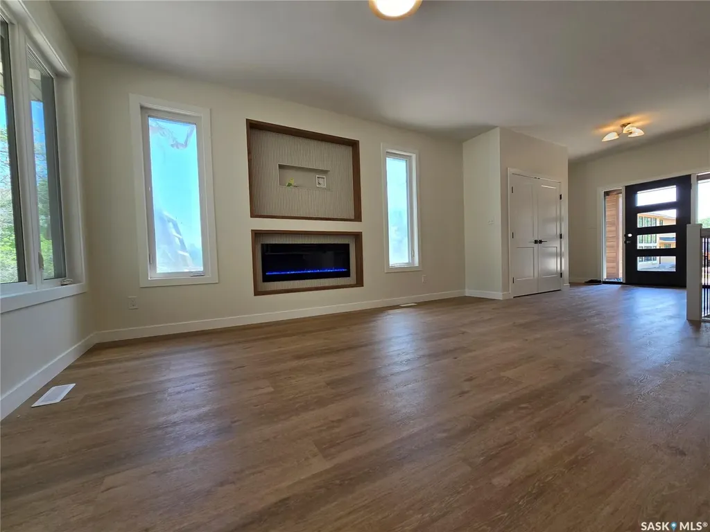 44 Kenney Crescent Weyburn SK S4H 1L3