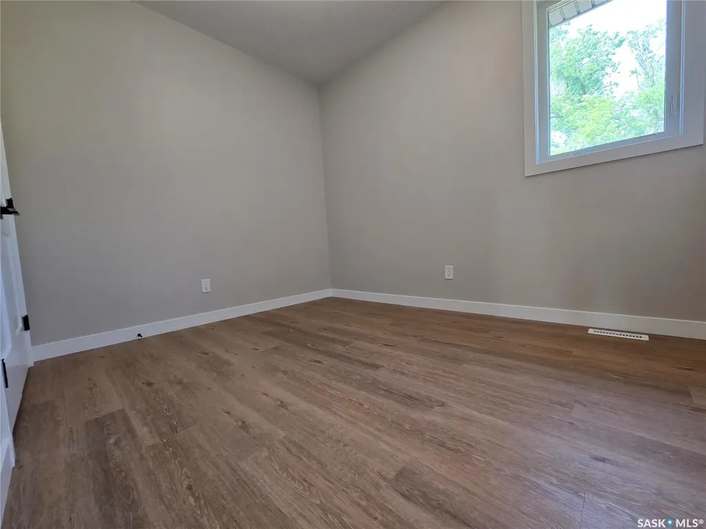 44 Kenney Crescent Weyburn SK S4H 1L3