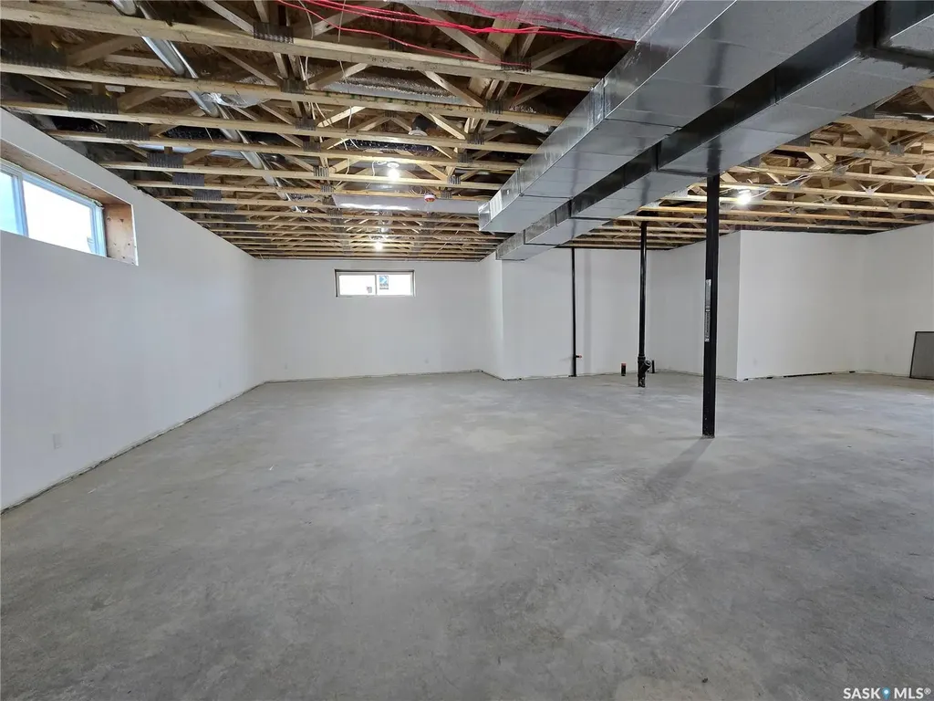 44 Kenney Crescent Weyburn SK S4H 1L3