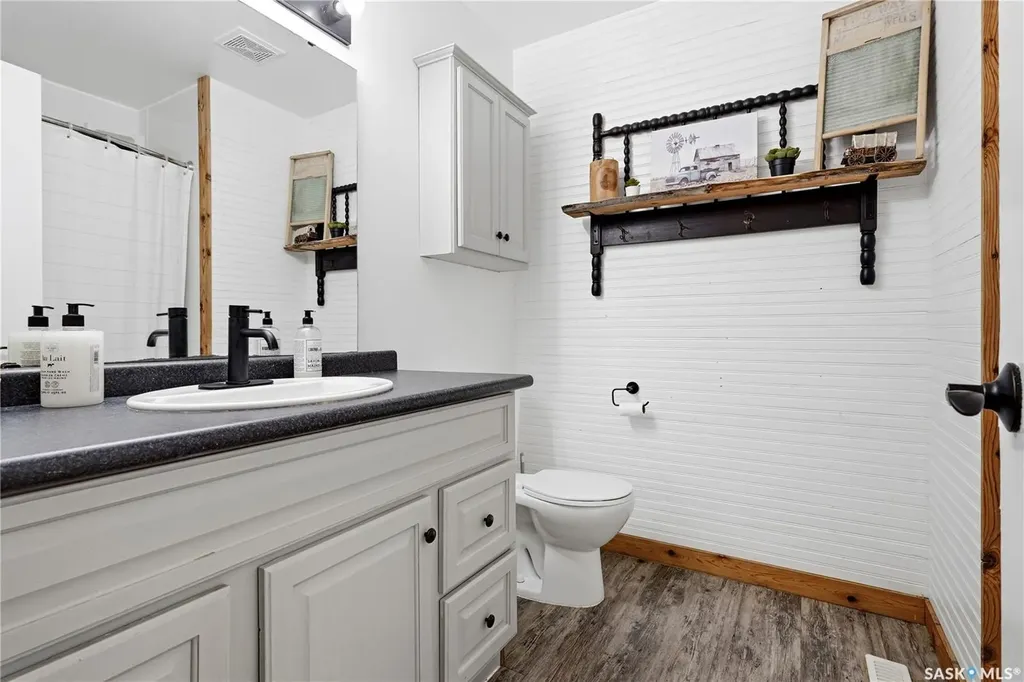 314 Howe Place Regina SK S4R 8M5