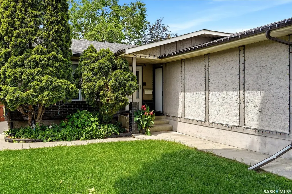 314 Howe Place Regina SK S4R 8M5