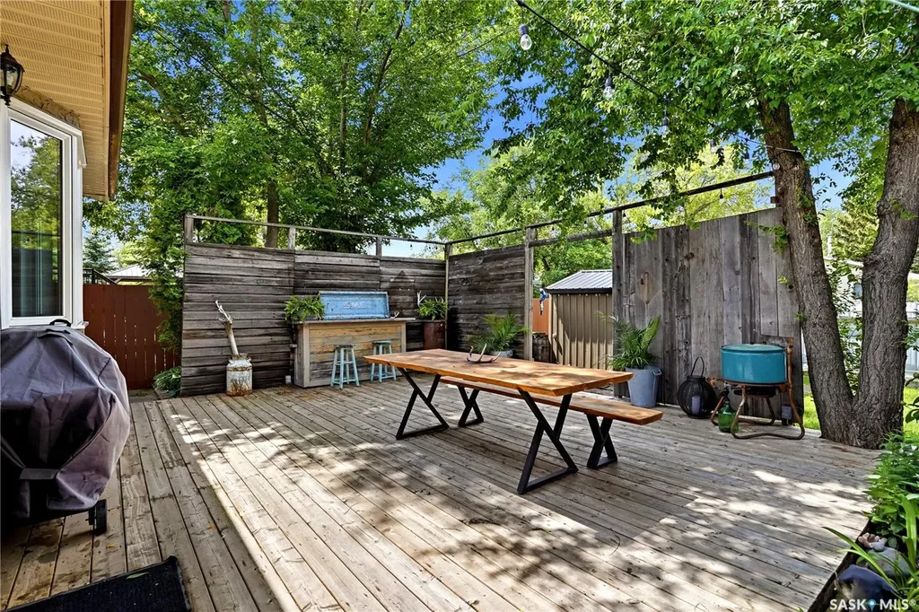 314 Howe Place Regina SK S4R 8M5