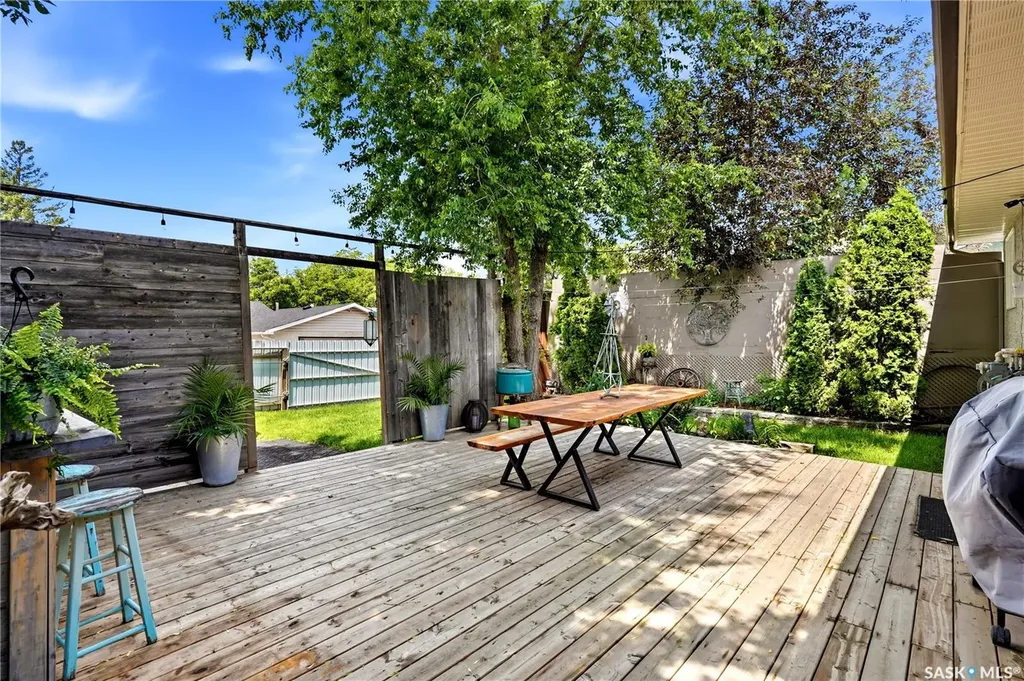 314 Howe Place Regina SK S4R 8M5