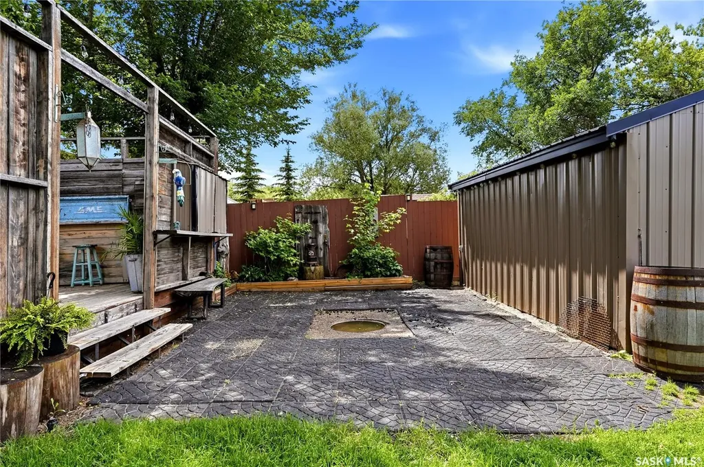 314 Howe Place Regina SK S4R 8M5