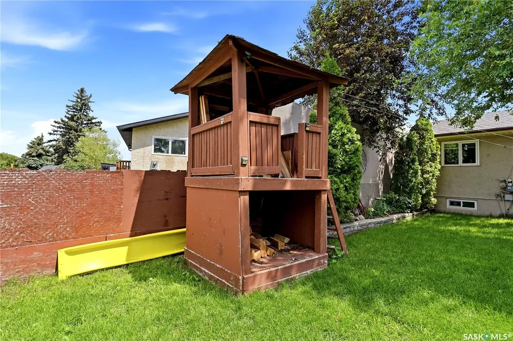 314 Howe Place Regina SK S4R 8M5