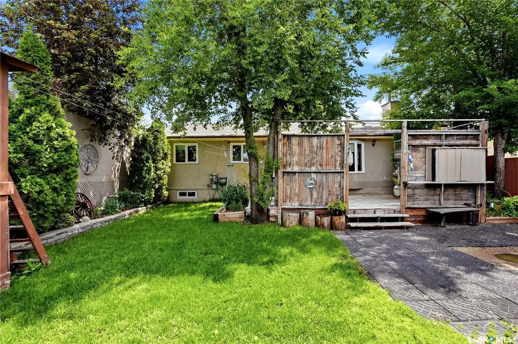 314 Howe Place Regina SK S4R 8M5