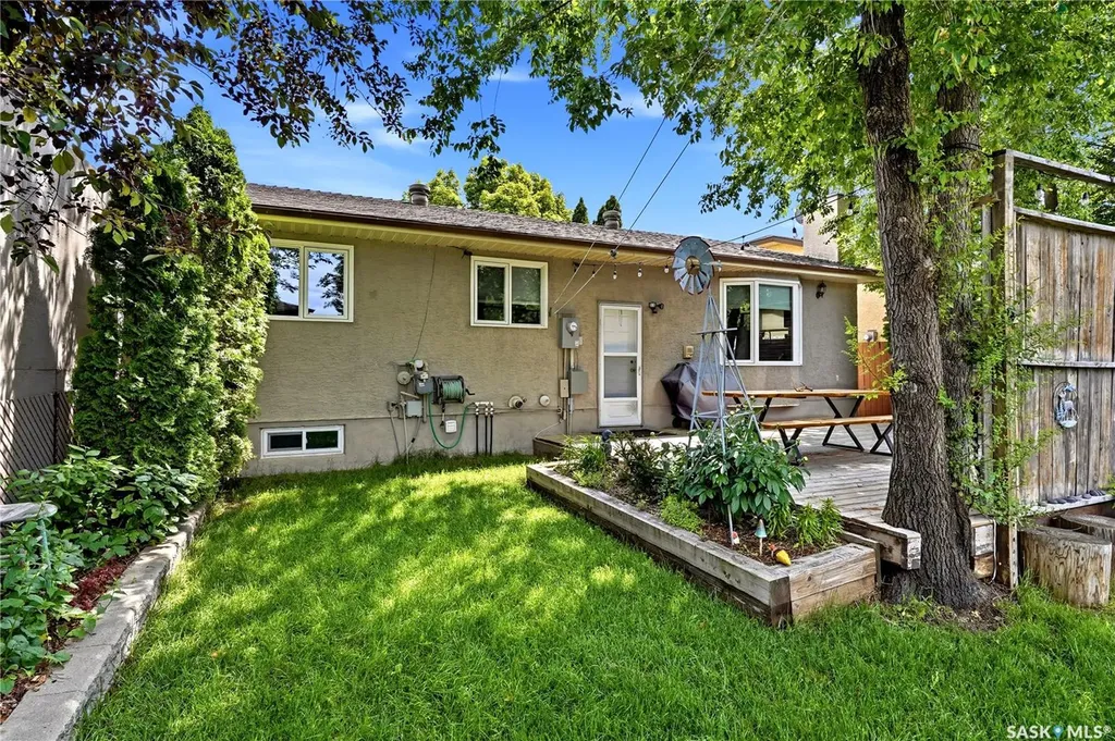 314 Howe Place Regina SK S4R 8M5