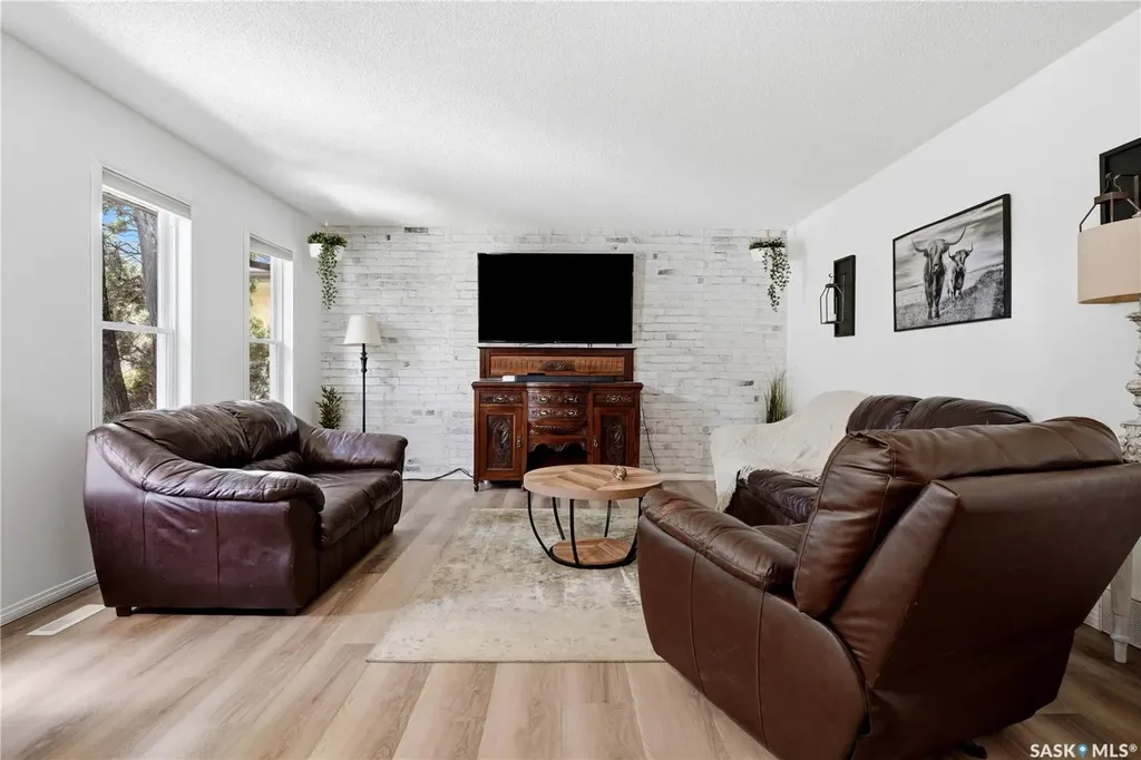 314 Howe Place Regina SK S4R 8M5
