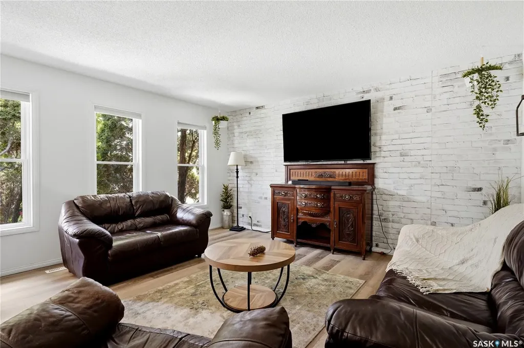 314 Howe Place Regina SK S4R 8M5