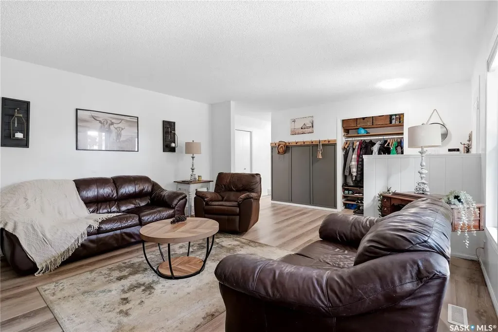 314 Howe Place Regina SK S4R 8M5