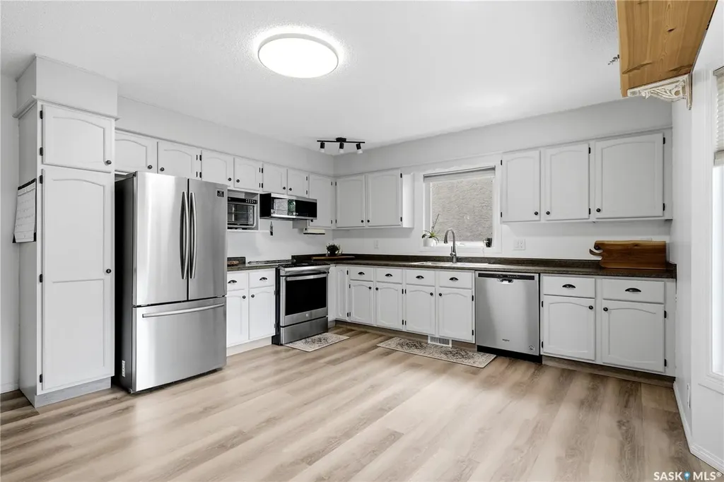 314 Howe Place Regina SK S4R 8M5