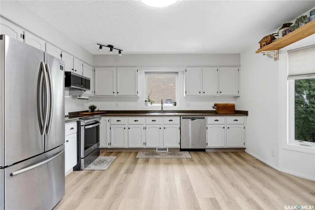 314 Howe Place Regina SK S4R 8M5