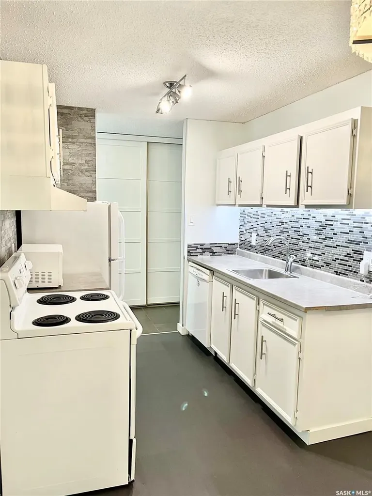 207C Tait Place Saskatoon SK S7H 5L8