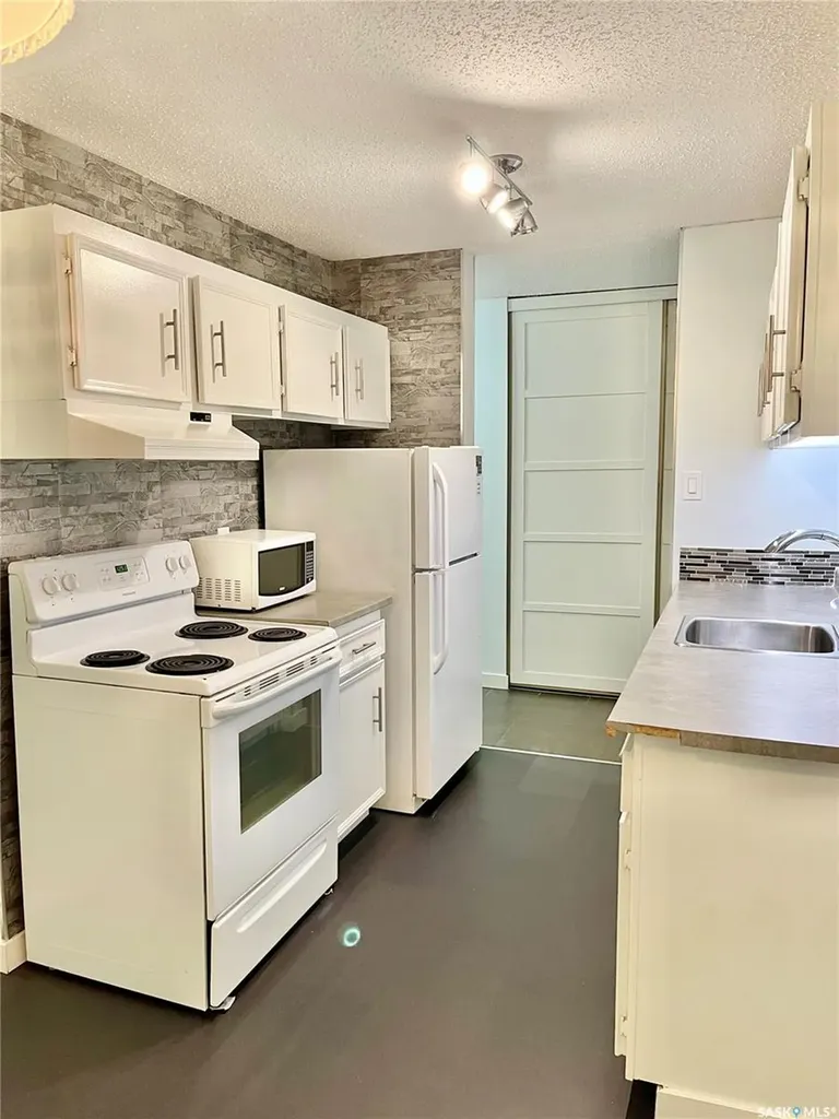 207C Tait Place Saskatoon SK S7H 5L8
