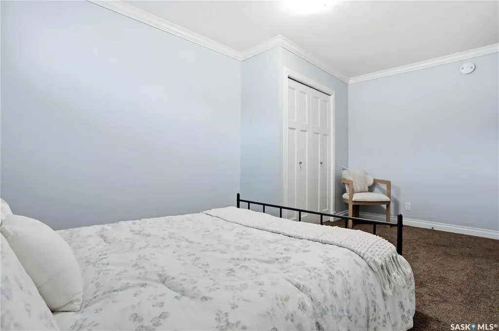 225 Hassard Close Saskatoon SK S7L 2W8