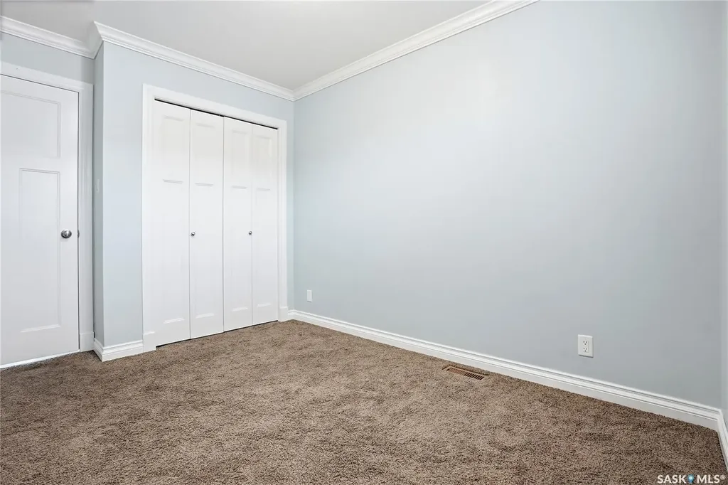 225 Hassard Close Saskatoon SK S7L 2W8