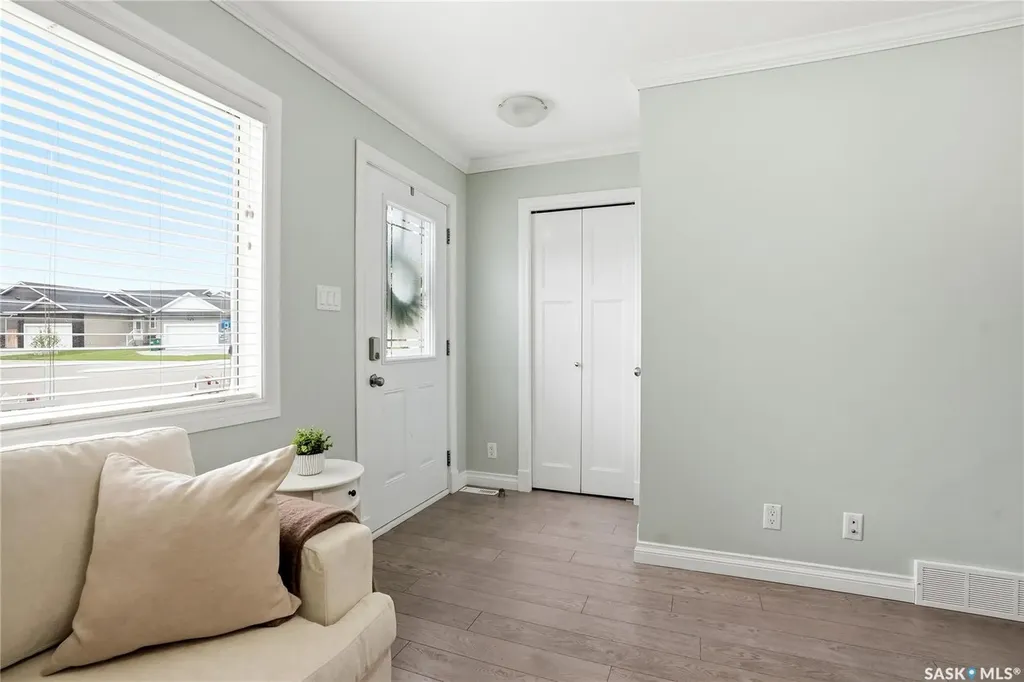 225 Hassard Close Saskatoon SK S7L 2W8