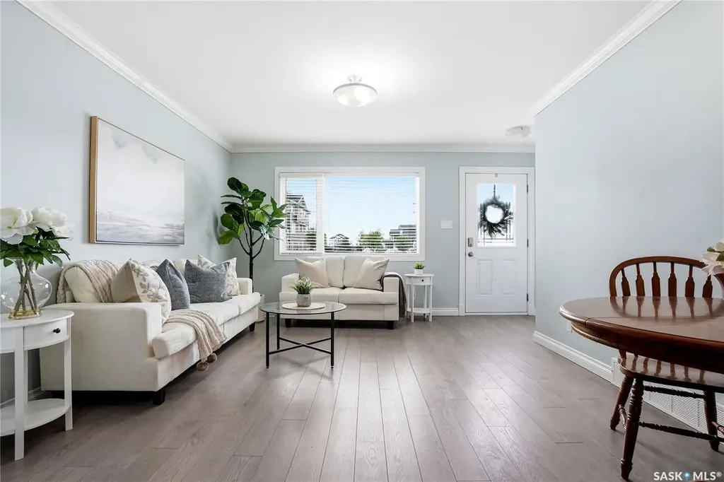 225 Hassard Close Saskatoon SK S7L 2W8