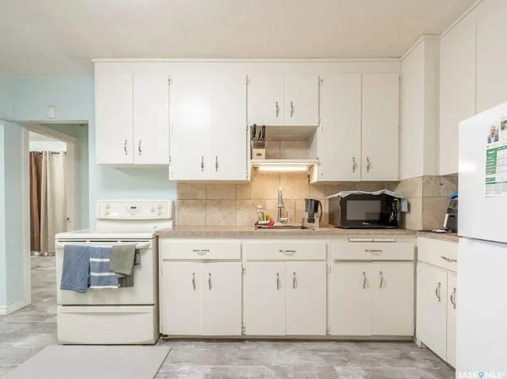 1827 Quebec Street Regina SK S4P 1J6