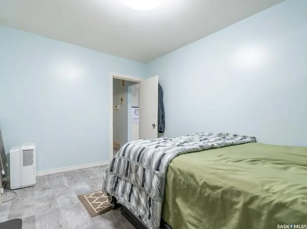 1827 Quebec Street Regina SK S4P 1J6