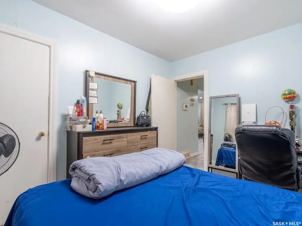 1827 Quebec Street Regina SK S4P 1J6