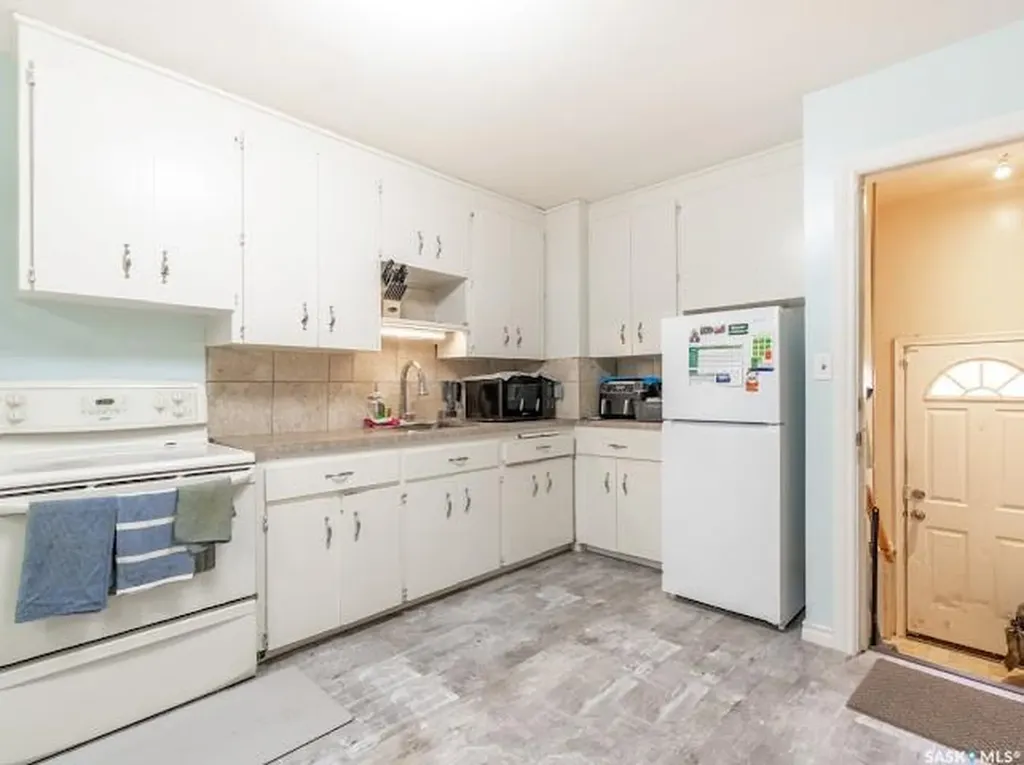 1827 Quebec Street Regina SK S4P 1J6