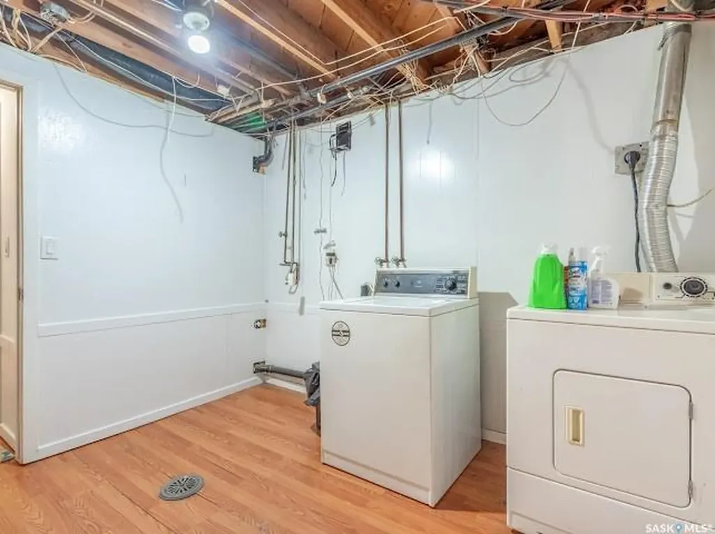 1827 Quebec Street Regina SK S4P 1J6