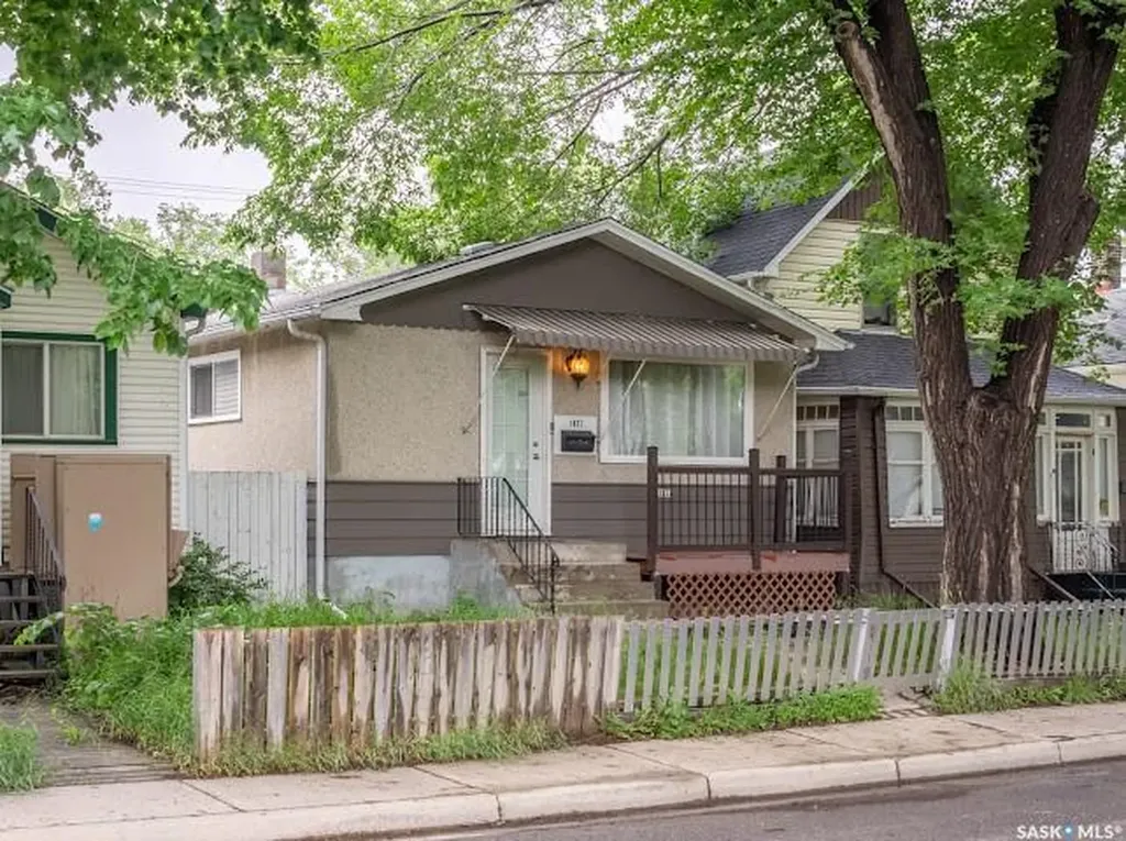1827 Quebec Street Regina SK S4P 1J6
