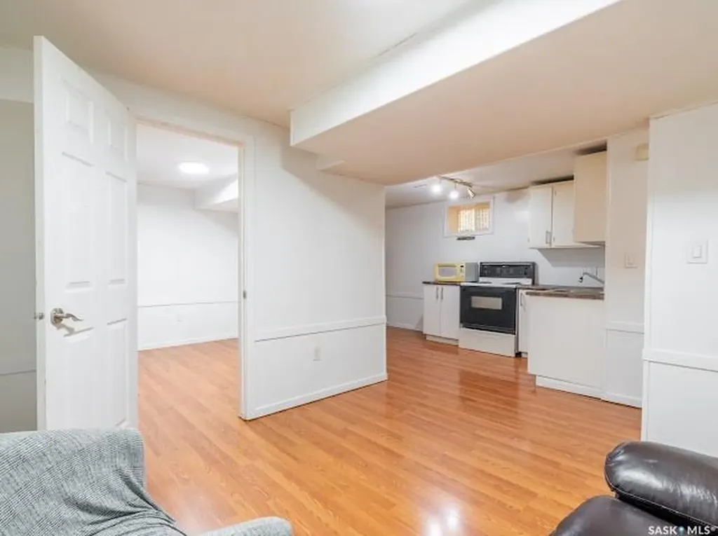 1827 Quebec Street Regina SK S4P 1J6