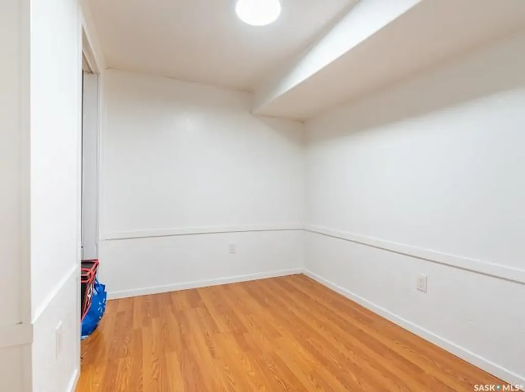 1827 Quebec Street Regina SK S4P 1J6