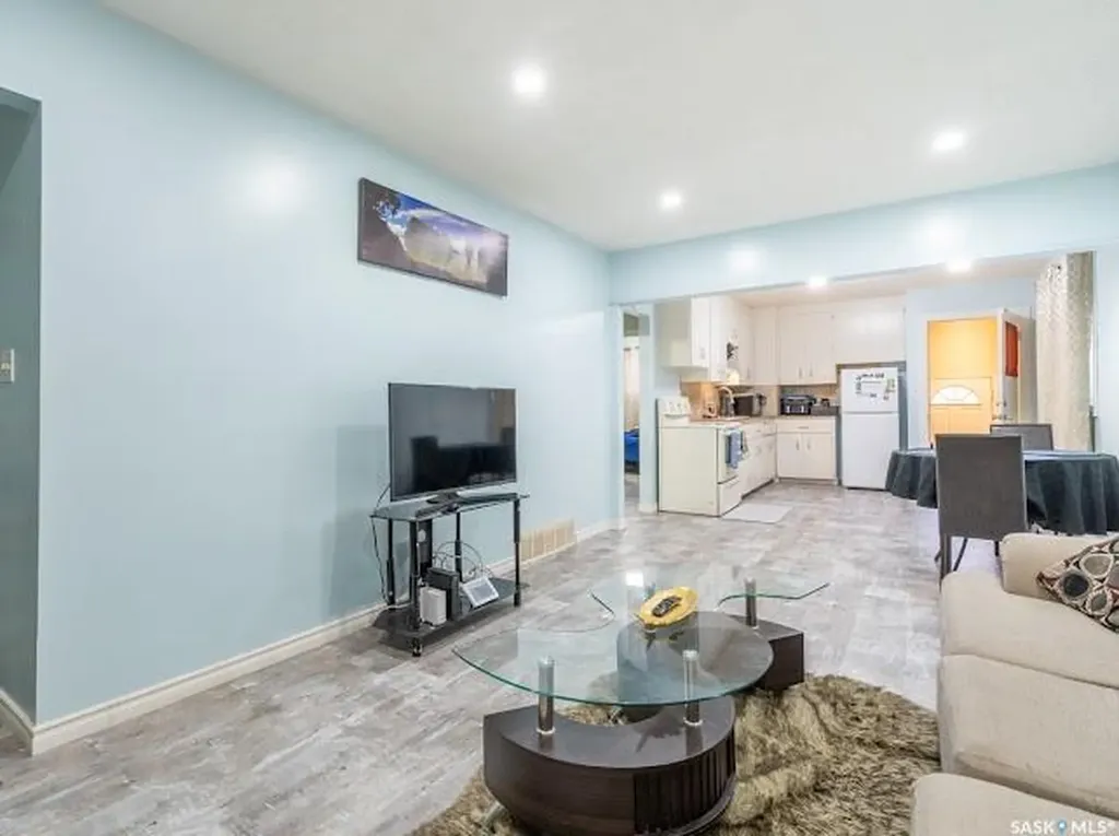 1827 Quebec Street Regina SK S4P 1J6