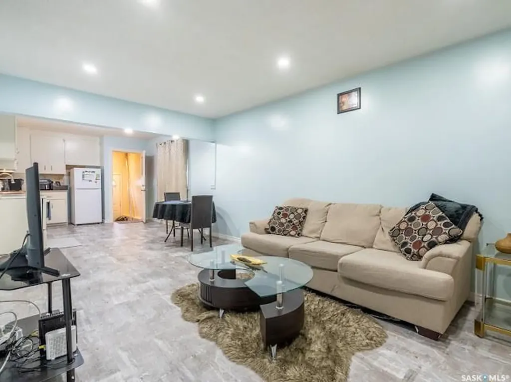 1827 Quebec Street Regina SK S4P 1J6
