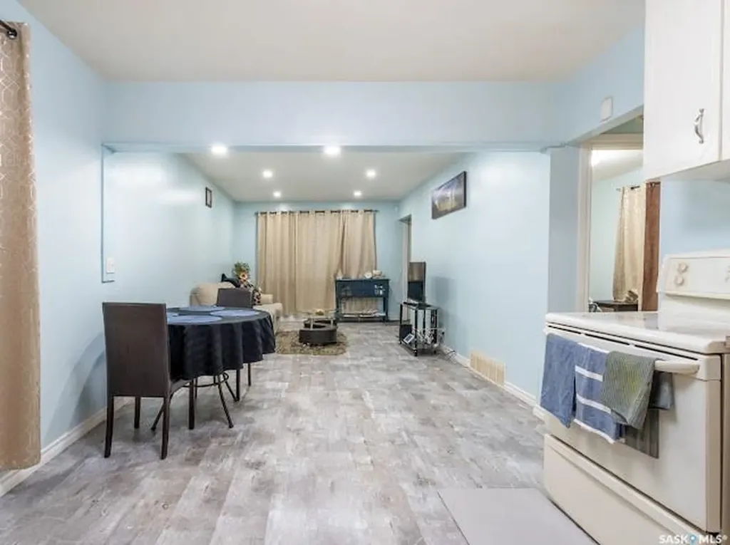1827 Quebec Street Regina SK S4P 1J6