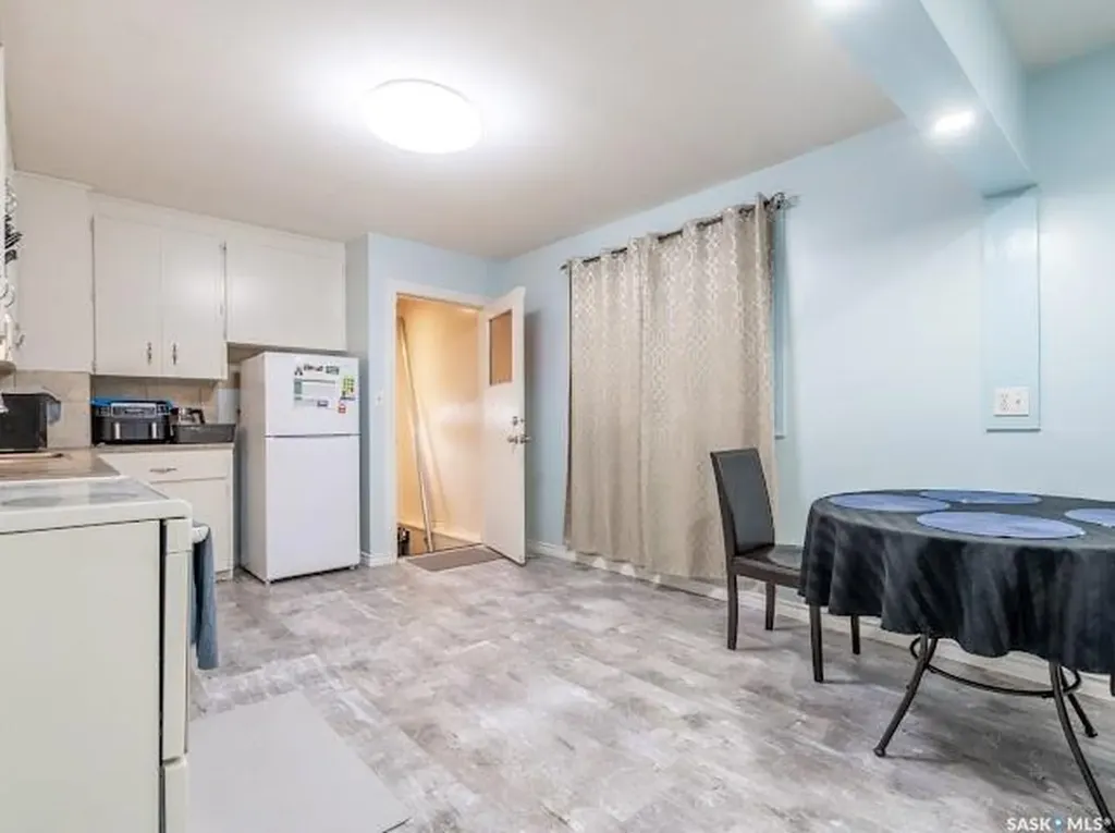 1827 Quebec Street Regina SK S4P 1J6