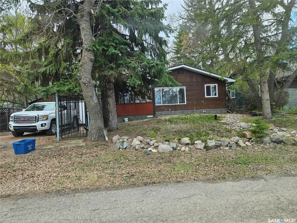 1105 6th Avenue Regina Beach SK S0G 4C0